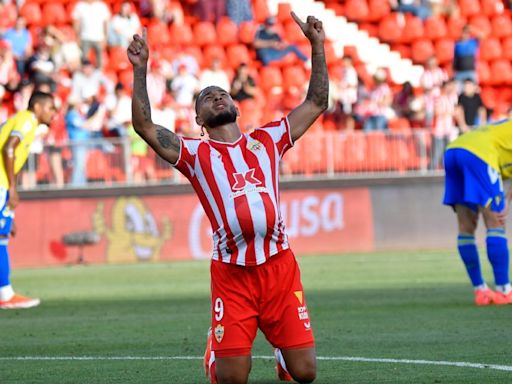 Luis Suárez anotó un doblete y Almería goleó a Cádiz en el cierre de LaLiga