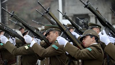 El sur de Chile celebra emotivos funerales para los tres policías asesinados