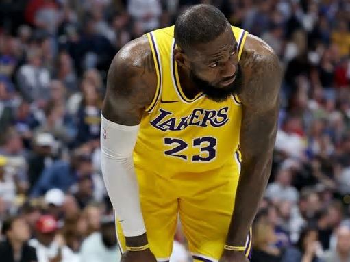 NBA, i Lakers fuori dai playoff: vanno avanti i Nuggets. LeBron James: «Ultima partita a Los Angeles? Non risponderò»