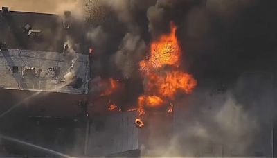 Se produce un incendio masivo en un supermercado de Brooklyn que eleva el humo al cielo