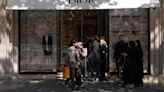 Italia investiga a Armani y Dior por las condiciones de los trabajadores de sus proveedores