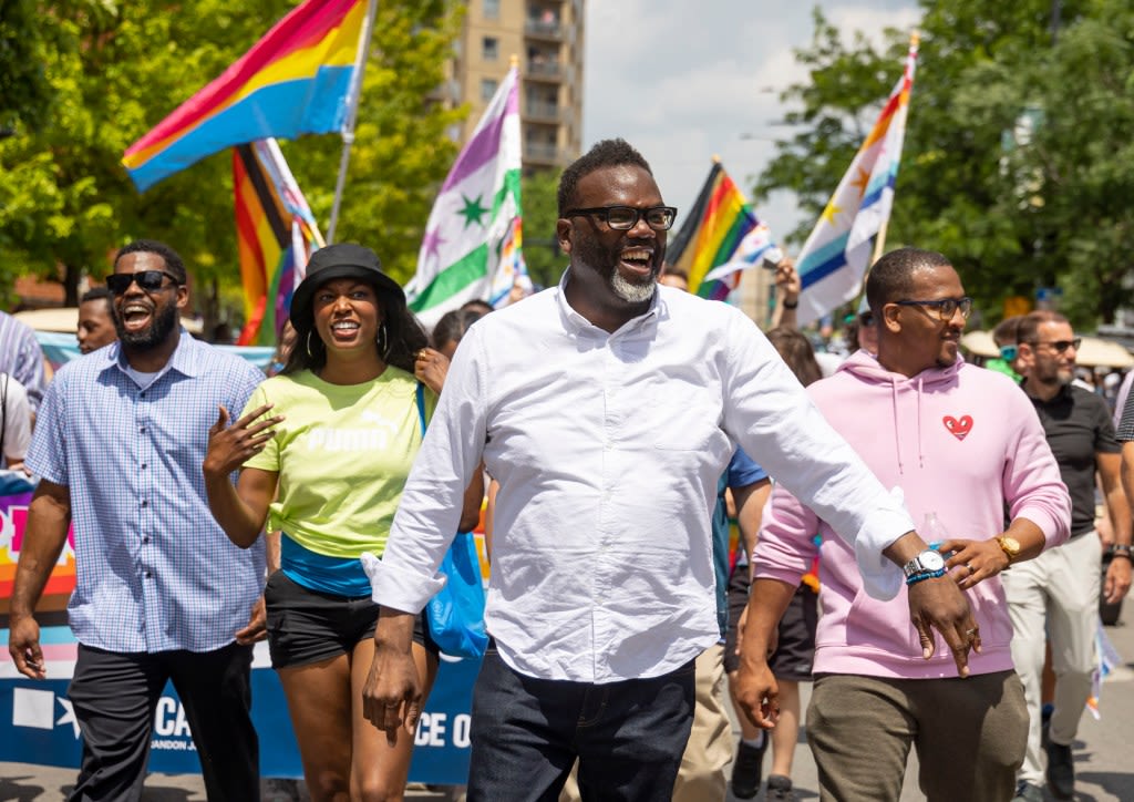 LGBTQ+ community members call on Mayor Brandon Johnson to rescind plan to scale back Chicago's Pride Parade