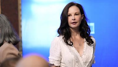 Ashley Judd, Aloe Blacc open up about deaths of Naomi Judd, Avicii in White House visit