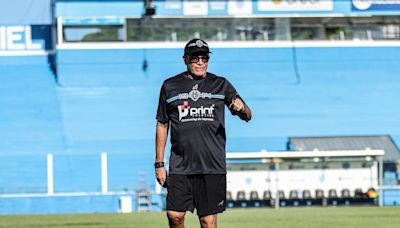 Treinador do Paysandu, Hélio dos Anjos volta de suspensão em reencontro com Ponte Preta