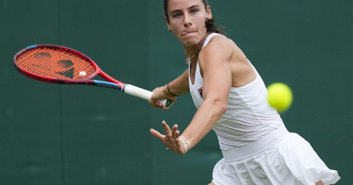 Charleston's Emma Navarro rallies to reach fourth round at Wimbledon