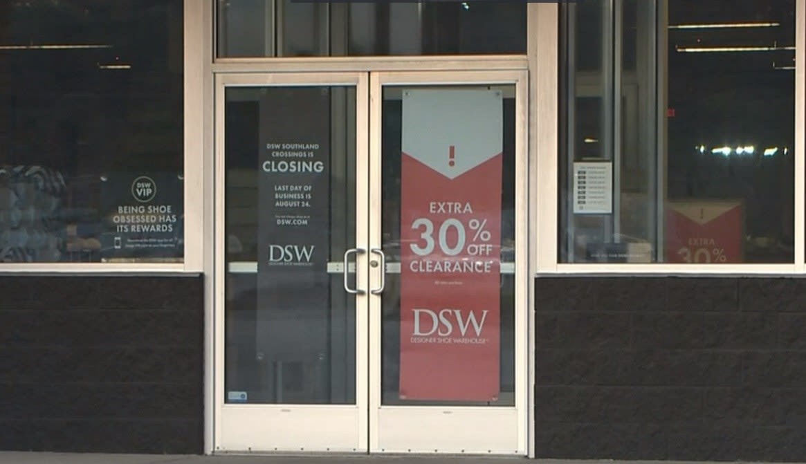 Designer Shoe Warehouse closing Boardman store