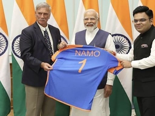 KL Rahul RETIRES? Fans Speculate After BCCI Gift Special Jersey to PM Modi - Check DEETS