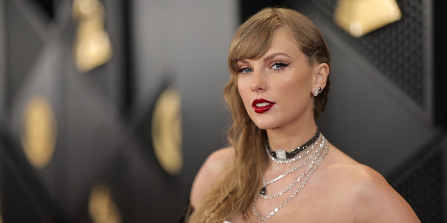 Taylor Swift Wore the Flirtiest Micro-Minidress for a Date Night With Travis Kelce
