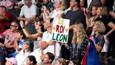 Zazie Gardeau, la plus fidèle supportrice de Léon Marchand