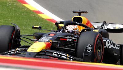 Verstappen empieza mandando en Bélgica y Alonso pregunta por su motor