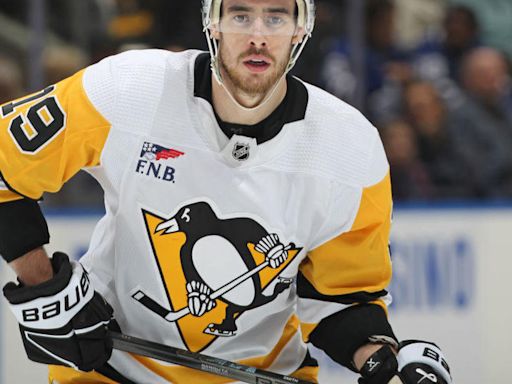 Pittsburgh Penguins trade forward Reilly Smith to New York Rangers for draft picks