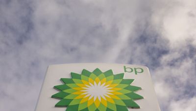 Shell, BP Keep Pace of Stock Buybacks Steady After 2023 Retreat