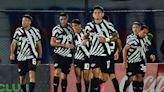 Libertad sigue liderando el fútbol en Paraguay y estira su ventaja tras el empate en el Clásico