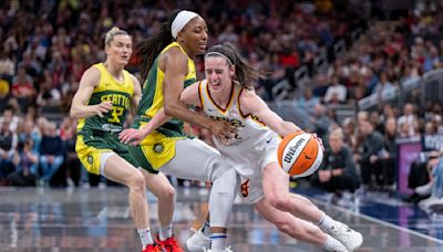 'Reality check': Caitlin Clark 1, Diana Taurasi 0. Rookie's near triple-double wins over GOAT