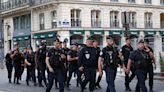 Inaugruación de París 2024: Controles policiales, calles desiertas y chubasqueros