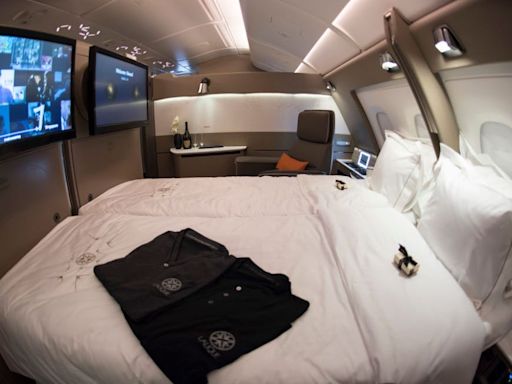 Singapore won best first-class airline in the world for its exclusive hotel-like Airbus A380 suite. Here's what it's like inside.