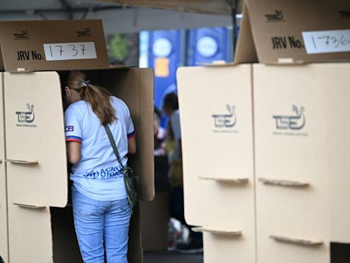 El Salvador votó en municipales, último eslabón del poder de Bukele