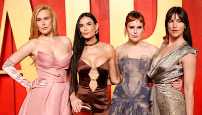 Rumer Willis reveals the group chat she and her sisters have with mom Demi Moore during her career revival