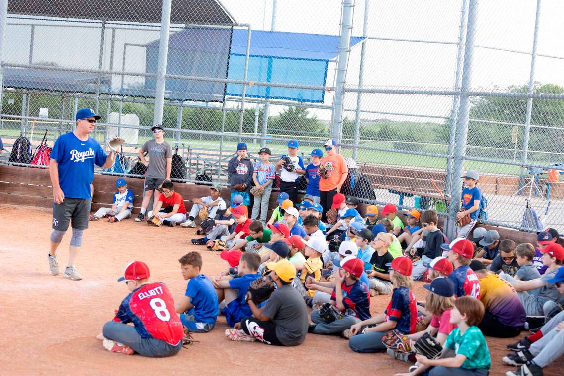 League pro has message for Olathe’s coaches: ‘You’re in the memory-making business’