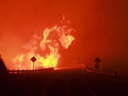 Southern California fire quadruples in size, forcing mountain town to evacuate - The Boston Globe