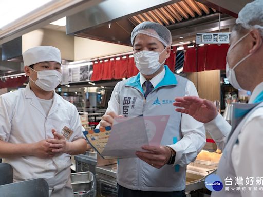 啟動專案加強查核餐飲業衛生 邱臣遠帶隊視察百貨美食街