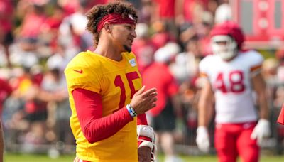 Mahomes Magic: Patrick Mahomes Tests Physics with Scrambling Floater