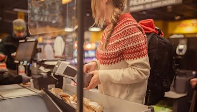 Francia declara la guerra a la treta de moda de los supermercados