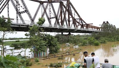 Flash flood sweeps away hamlet as Vietnam storm toll rises to 141 dead