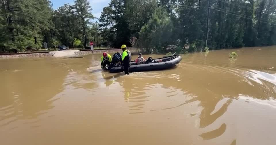 Heavy rains ease around Houston but flooding remains after hundreds of rescues and evacuations