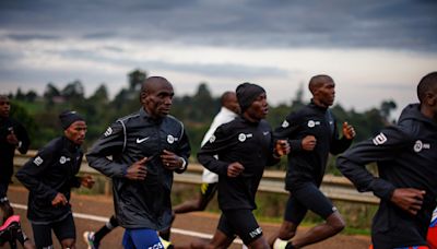Casas, hoteles y vacas: ¿Cómo los atletas kenianos como Kipchoge gastan lo que ganan?