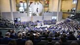 Geschlagen und bespuckt: Berlin debattiert über Gewalt gegen Politiker