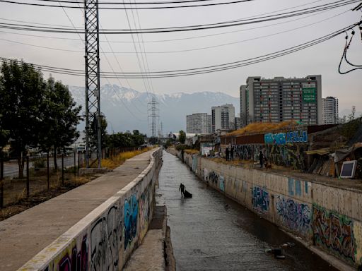 Chileans confront a homelessness crisis, a first for one of South America's richest countries