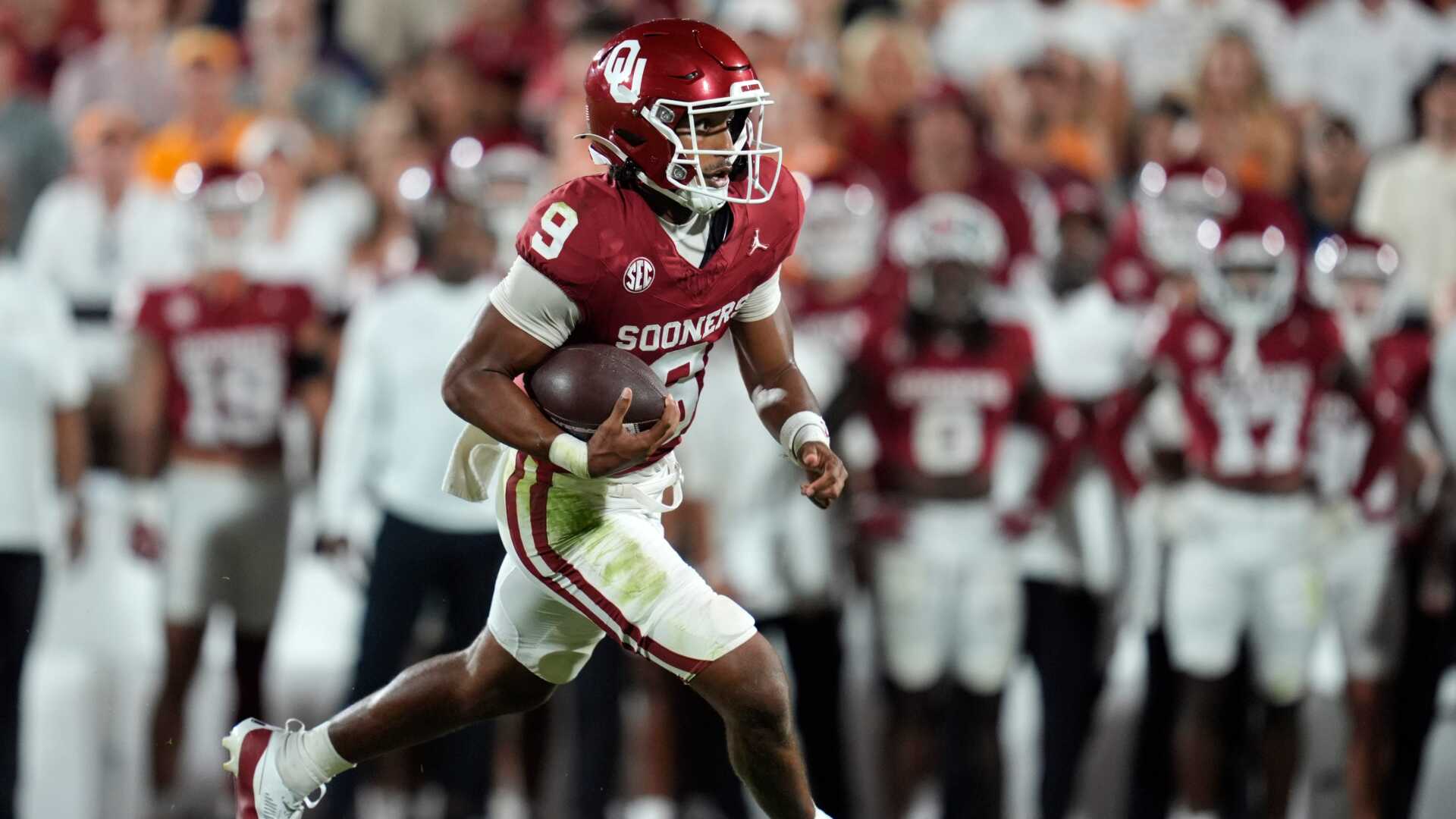 No. 21 Oklahoma switches to freshman Michael Hawkins Jr. at quarterback to replace Jackson Arnold