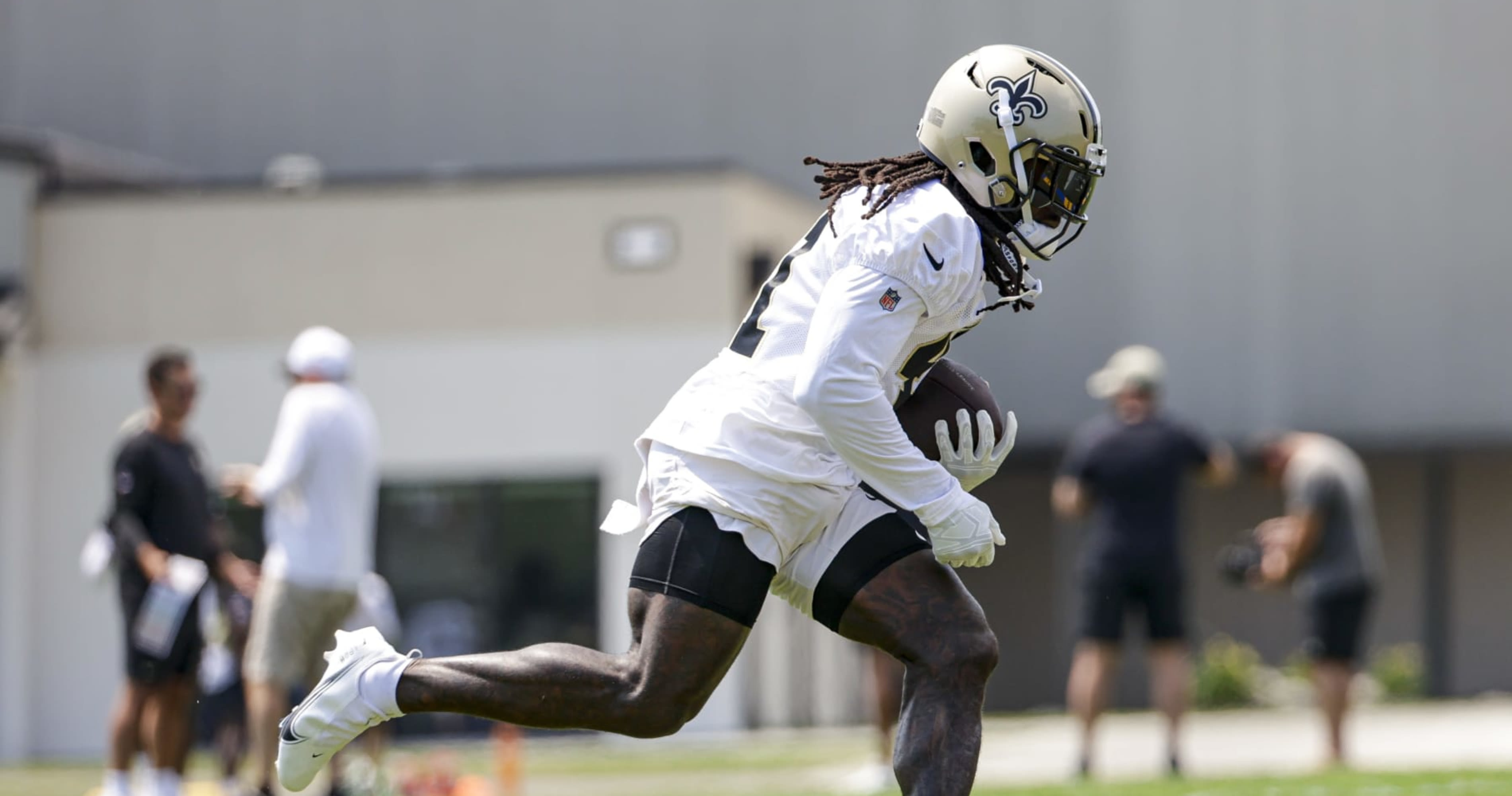 Saints' Alvin Kamara Posts Marshawn Lynch Photo, Reports to Camp Amid Contract Rumors