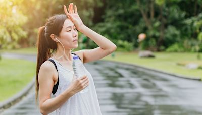 台灣是「骨折王國」！常常骨頭痠痛，好怕是骨質流失...想補D又不想曬太陽？醫師：伸出你的○就好