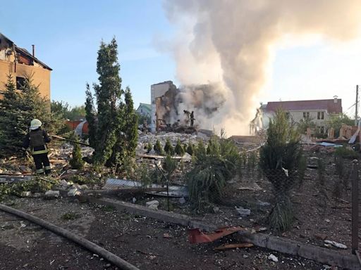 Rusia redobla sus ataques en Járkov durante las últimas horas y lanza más de 120 bombardeos en el frente