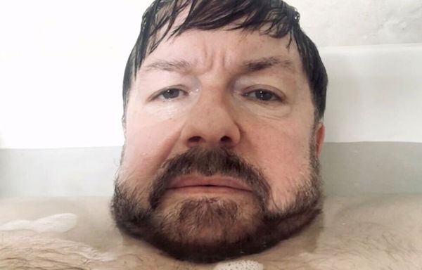 Ricky Gervais savagely mocks influencers in cheeky bathtub video as fans react