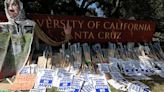 La policía detiene a decenas de personas en otro campamento proplaestino de la Universidad de California