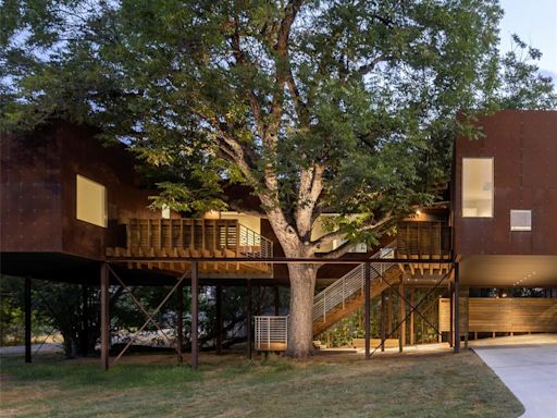 Modern tree house near Houston's 'Mount Rush Hour" lists for $1.6M