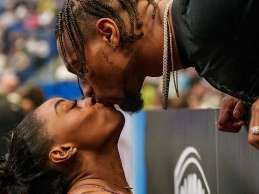 Marido de Simone Biles é liberado por time da NFL e vai a Paris acompanhar a ginasta