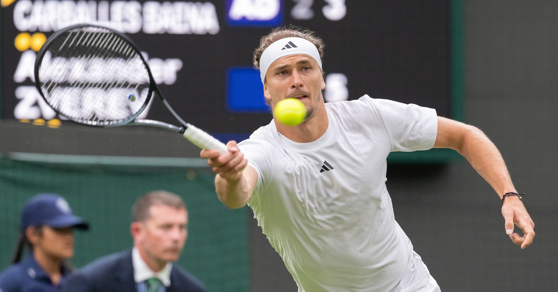 Zverev swats aside Giron to reach Wimbledon third round