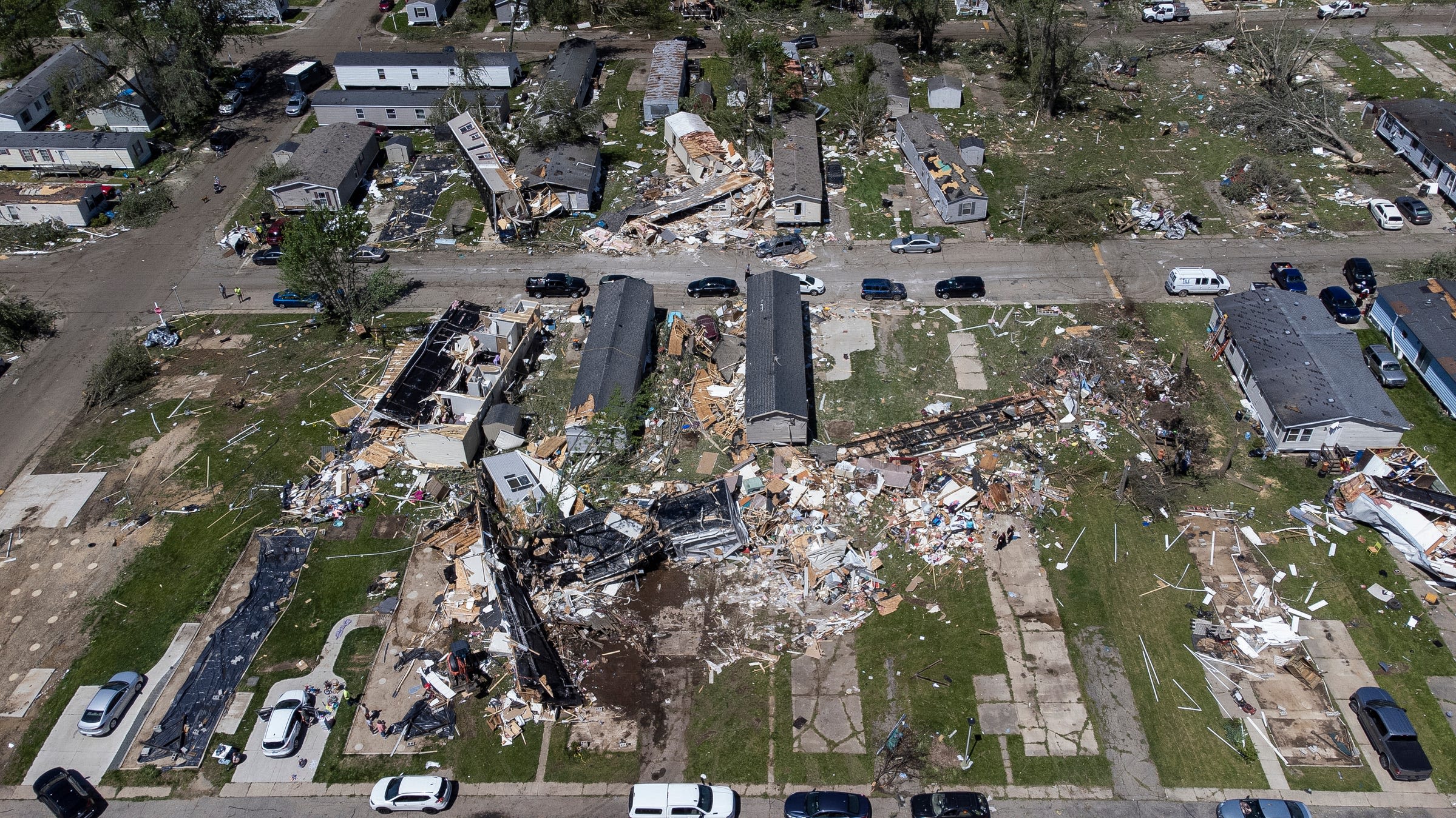 After tornadoes tear through west Michigan, emergency workers search through wreckage