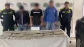 Persecución al suroccidente de Bogotá terminó con tres capturados: llevaban más de 18 libras de marihuana en un vehículo