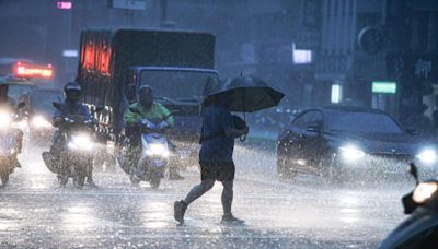 淹水警戒／雷雨開炸雙北！信義區等4地「列一級」 時雨量79毫米