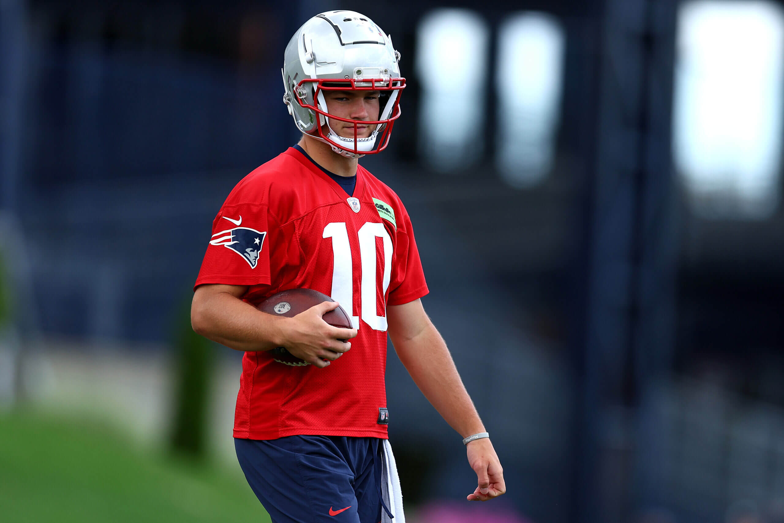 Should Patriots fans be worried that Drake Maye enters camp as the No. 2 QB?