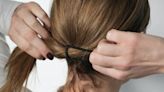 El truco casero y sencillo para achicar las gomitas de pelo estiradas y reutilizarlas sin fin
