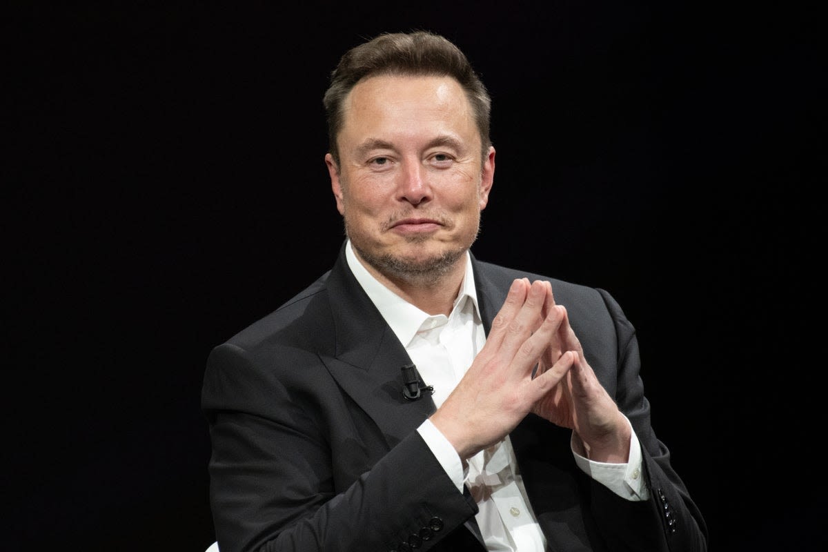 Elon Musk Shares Who He'd Want To Spend His Last Moments With In Response To Warren Buffett's Advice