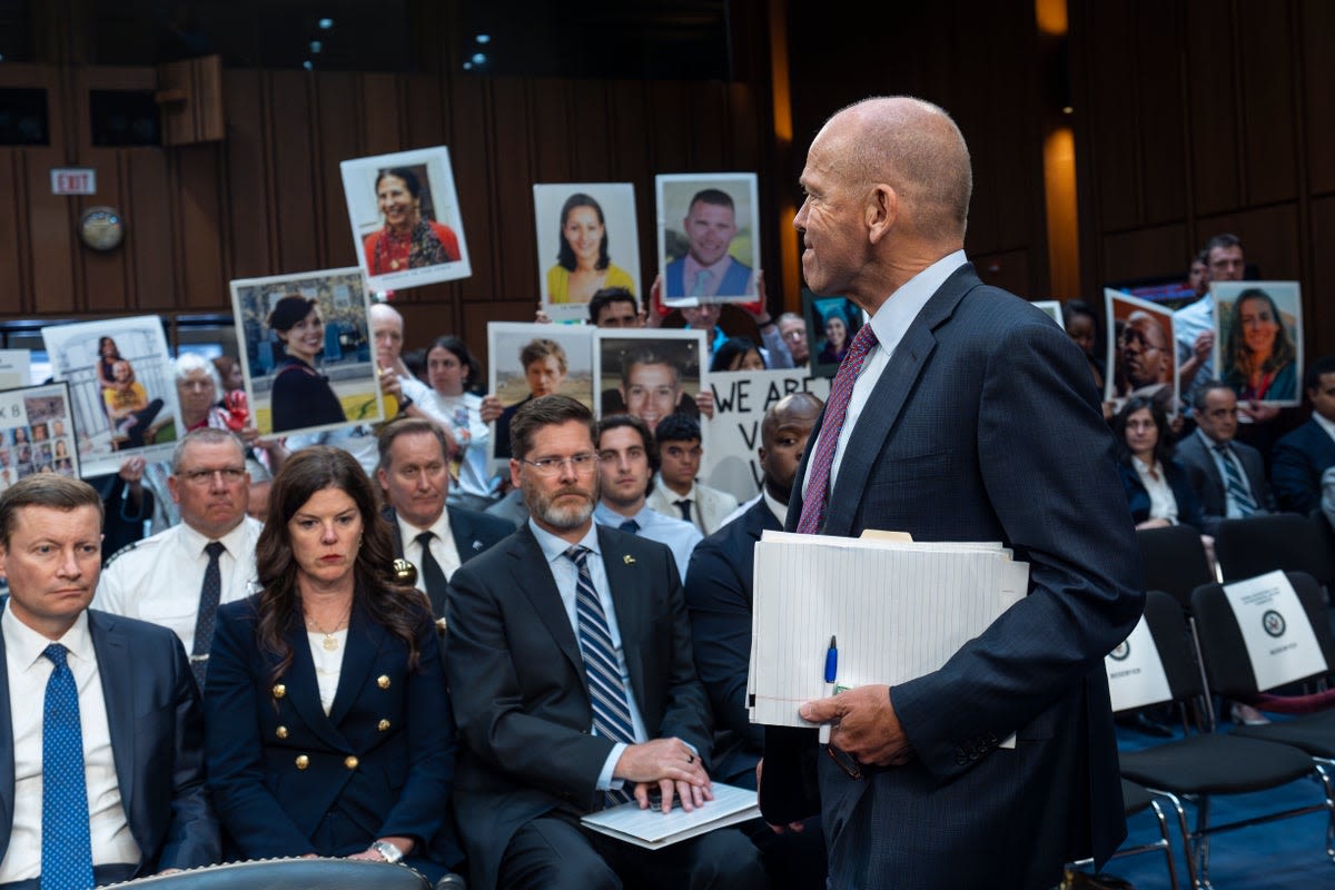 Boeing CEO apologizes to crash victims’ families at tense Senate hearing