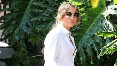 Jennifer Lopez Added a Grown-Up Touch to Gen Z’s Favorite Pants Trend