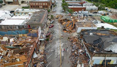 Big storms roll across Gulf Coast as East bakes with record heat